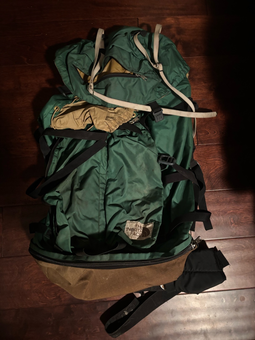 Vintage 1980s The North Face Men’s Green Backpack - Rugged Travel Pack